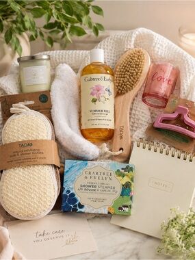 Crabtree & Evelyn Spa Essentials Set with Pink and Green Accents